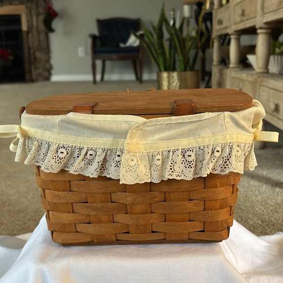 Longaberger Brown Basket with Cream Lace Accent - Picture 4 of 9